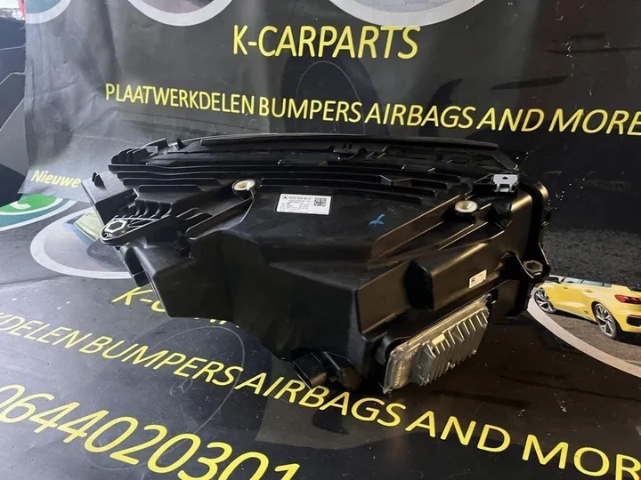koplamp-glc-facelift-w253-vol-led-links — foto 14