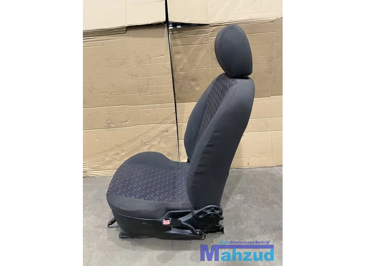 ford-fiesta-4-voorstoelen-bestuurdersstoel-bijrijdersstoel