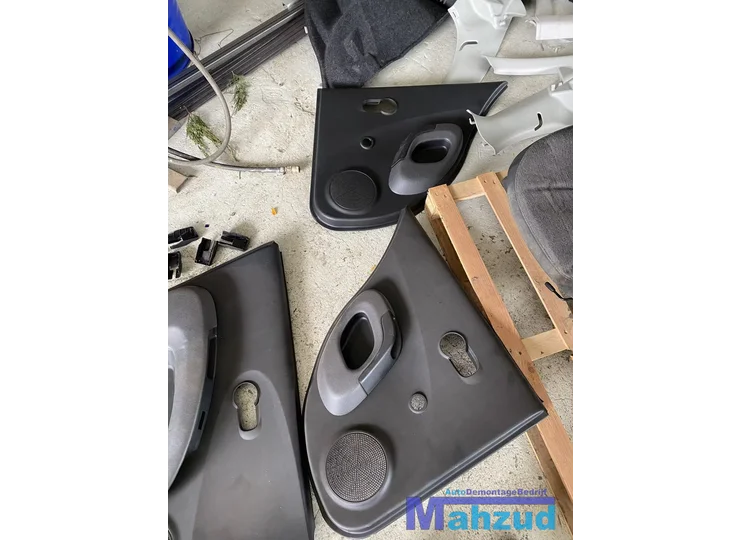 nissan-micra-3-k12-5-deurs-compleet-interieur-voorstoel-bank