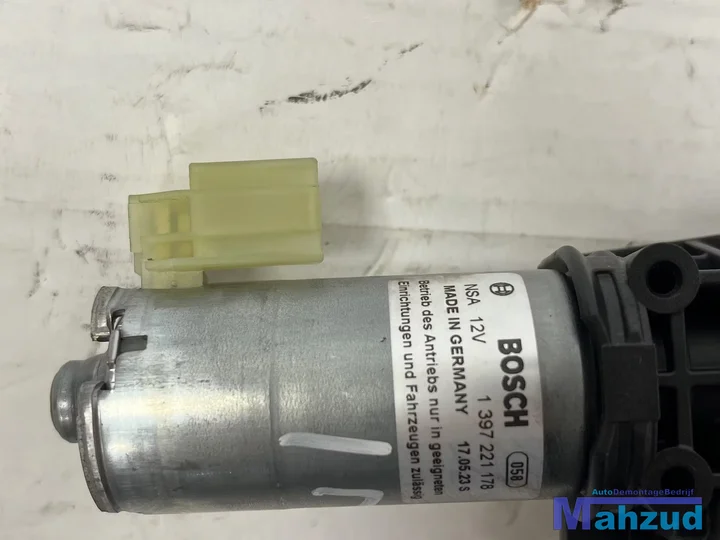 audi-a4-b9-avant-links-achterklep-sluit-motor-8w9827851e-20202024 — foto 3