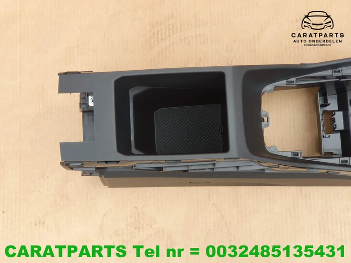 89a863242a-89a863242-q4-etron-middenconsole-q4-bekerhouder — foto 4