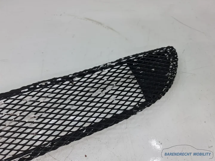 amg-bumpergrille-mercedes-w203-c-klasse-zwart-origineel-gebruikt-gaas-a2038851353 — foto 8