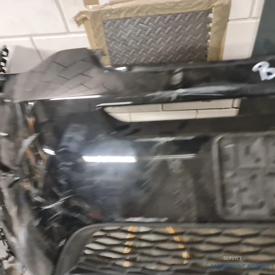 landrover-discovery-sport-voorbumper-voor-bumper-zwart-met-origineel-goede-staat-gebruikt-grill-bumpergrill-grille-2014-2015-2016-2017-2018-2019-2020-barendrecht-mobility-service — foto 17