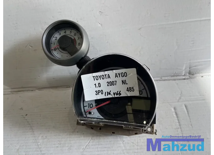 TOYOTA AYGO km teller toerenteller zekeringkast 838000H011A