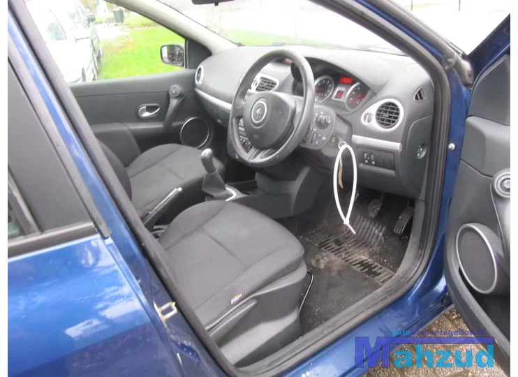 RENAULT CLIO 3 COMPLEET ZWART INTERIEUR 5 DEURS