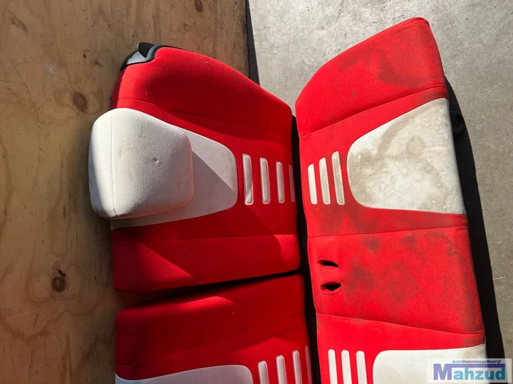 ford-ka-2-rood-interieur-stoel-achterbank-deurpaneel — foto 10