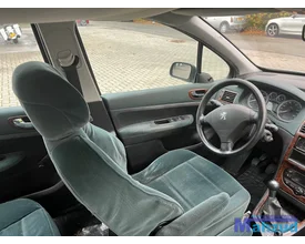 peugeot-307-hatchback-groen-interieur-stoel-achterbank — foto 3