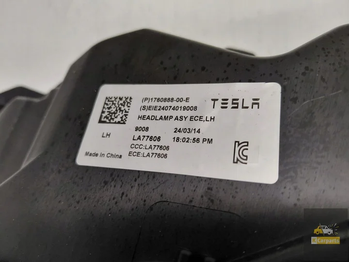 176088800e-tesla-model-3-ii-full-ledlamp-links — foto 3