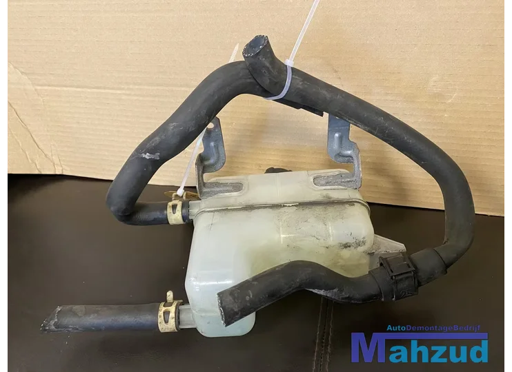 mitsubishi-outlander-phev-koelvloeistof-reservoir-20152021