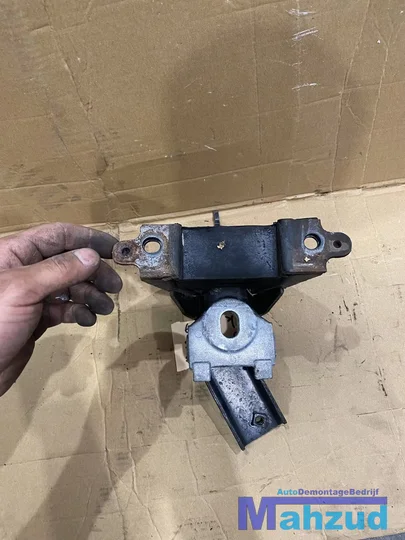 toyota-yaris-2-p9-1kr-versnellingsbak-steun-baksteun — foto 3