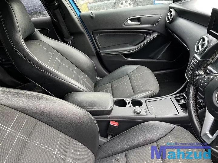 2013-mercedes-a-klasse-w176-18-a200-cdi-651901-onderdelen-blauw — foto 18