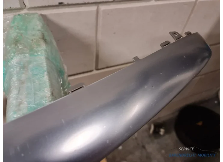 mercedes-w213-amg-63s-e-klasse-sedan-voorbumper-lip-voorbumper-voor-bumper-spoiler-beschermstrip-beschermlijst-a2138853800-zilver-grijs-origineel-goede-staat-gebruikt-2006-2007-2008-2009-2010-2011-2012-2013-2014-2015-barendrecht-mobility-service