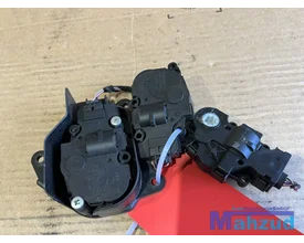 land-rover-discovery-5-l462-kachelklep-stelmotor-2017 — foto 3