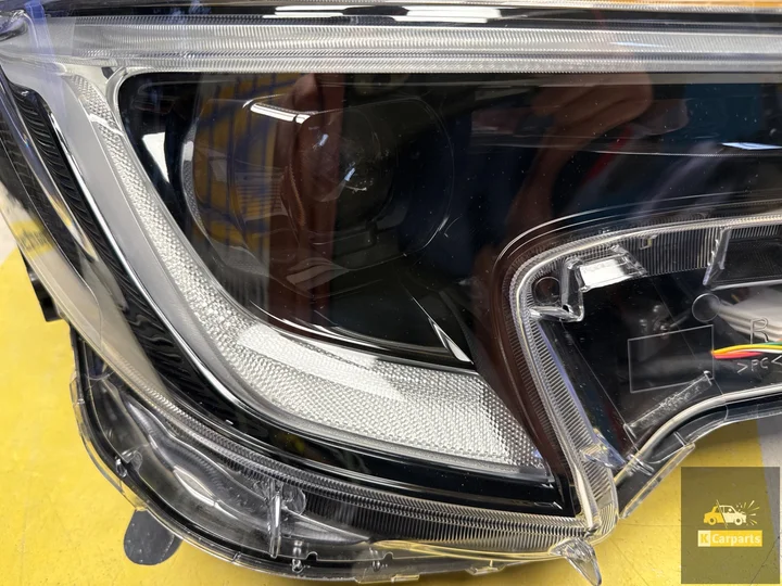 toyota-corolla-e21-facelift-koplamp-rechts-22-8115002x10 — foto 3