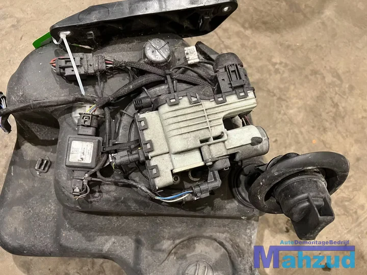 vw-sharan-7n-adblue-pomp-tank-module-20102022 — foto 4