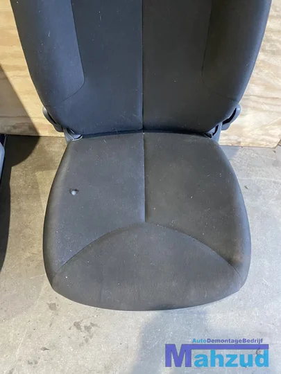 toyota-aygo-zwart-interieur-3-deurs-20052014 — foto 3