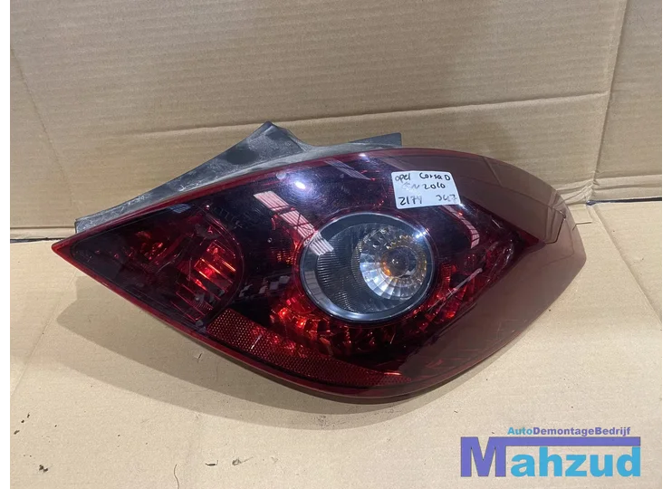 OPEL CORSA D 3 DEURS rechts achterlicht Right backlight UK ENGELS