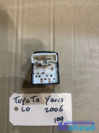 toyota-yaris-p9-spiegelverstelling-schakelaar-183574 — foto 4