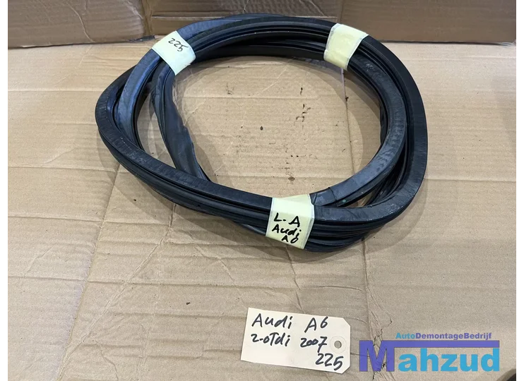 AUDI A6 C6 sedan Links Achter deurrubber 2004-2011