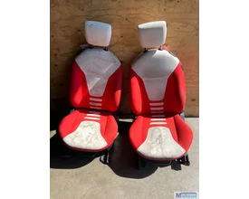 ford-ka-2-rood-interieur-stoel-achterbank-deurpaneel