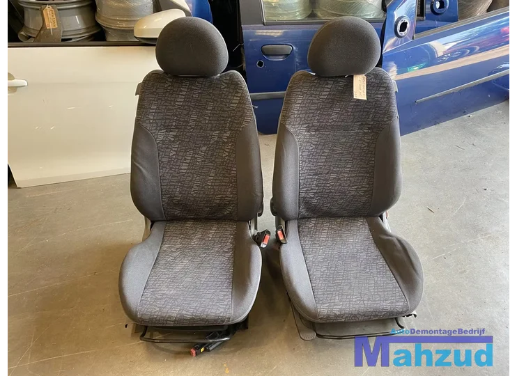 Opel Corsa C voorstoelen stof grijs zwart