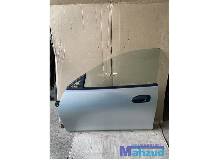 MAZDA 323 F 5 3L ZILVER GRIJS Links voor deur portier