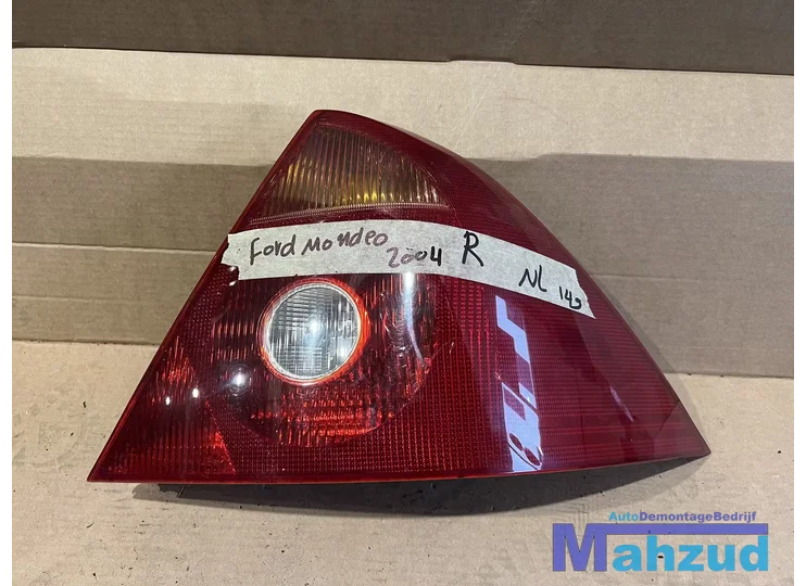 FORD MONDEO 3 SEDAN Rechs achterlicht right backlight