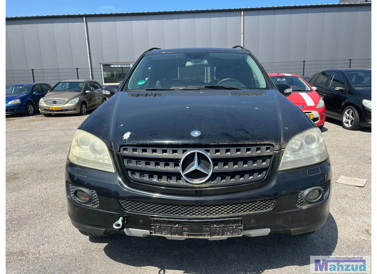 Pièces du compartiment moteur MERCEDES ML W164 3.5
