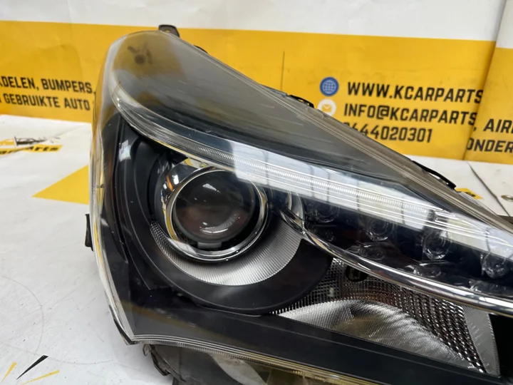 toyota-yaris-koplamp-rechts-origineel-koplamp-led — foto 3