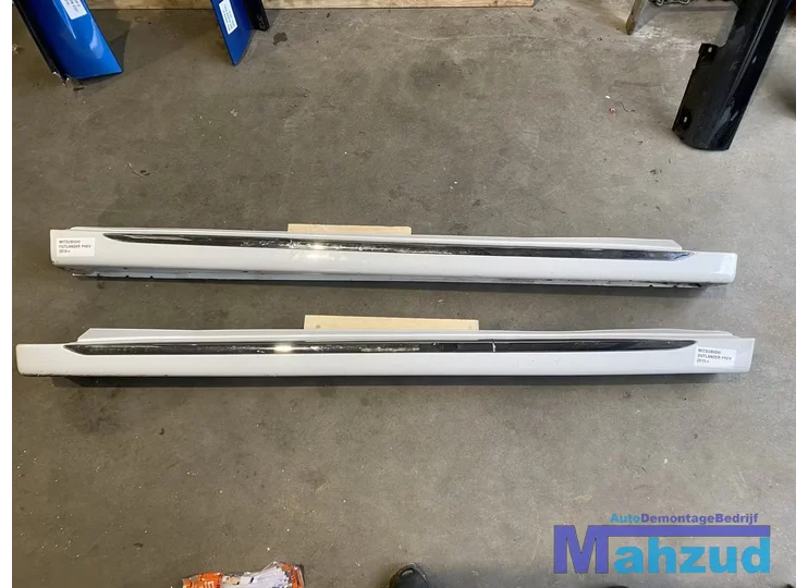 MITSUBISHI OUTLANDER PHEV Wit Links Rechts sideskirt zijskirt 2015+