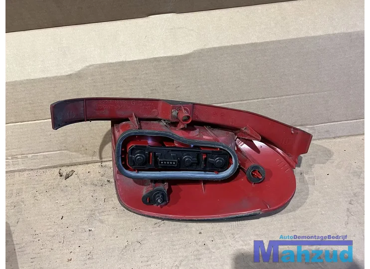 peugeot-306-station-break-links-achterlicht-left-backlight