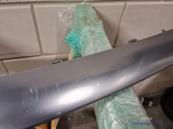 front-splitter-mercedes-w213-amg-63s-e-klasse-voorbumper-lip-spoiler-a2138853800-zilver-grijs-origineel-gebruikt — foto 11