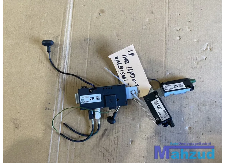 OPEL INSIGNIA A Antenne versterker 13327068 13327069