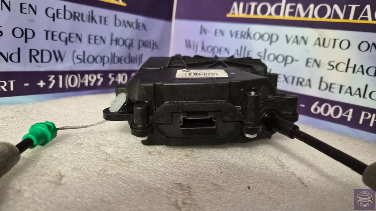 achterklep-motor-van-een-mini-countryman-c56793100-16367210 — foto 5