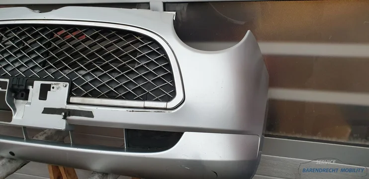 voorbumper-grille-daihatsu-trevis-s28-zilver-metallic-bumper-voor-compleet — foto 2