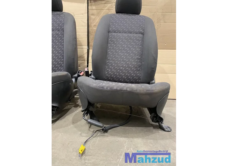 ford-fiesta-4-voorstoelen-bestuurdersstoel-bijrijdersstoel