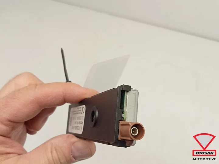 mercedes-diverse-dab-antenne-versterker-a2139056500 — foto 2