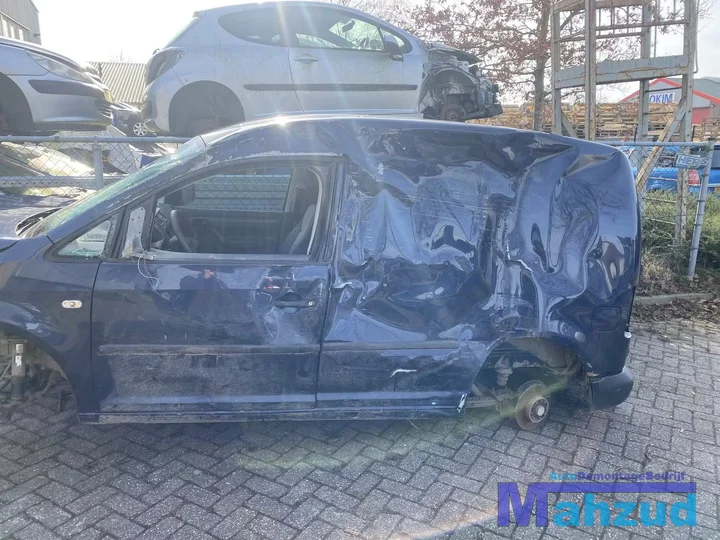 2012-vw-caddy-3-demontage-onderdelen-deur-blauw-stoelen — foto 4