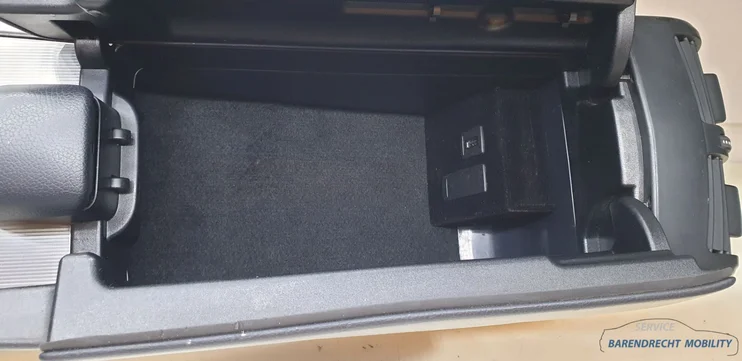 complete-middenconsole-armleuning-idrive-asbak-w212-eklasse-mercedes-origineel-gebruikt — foto 7