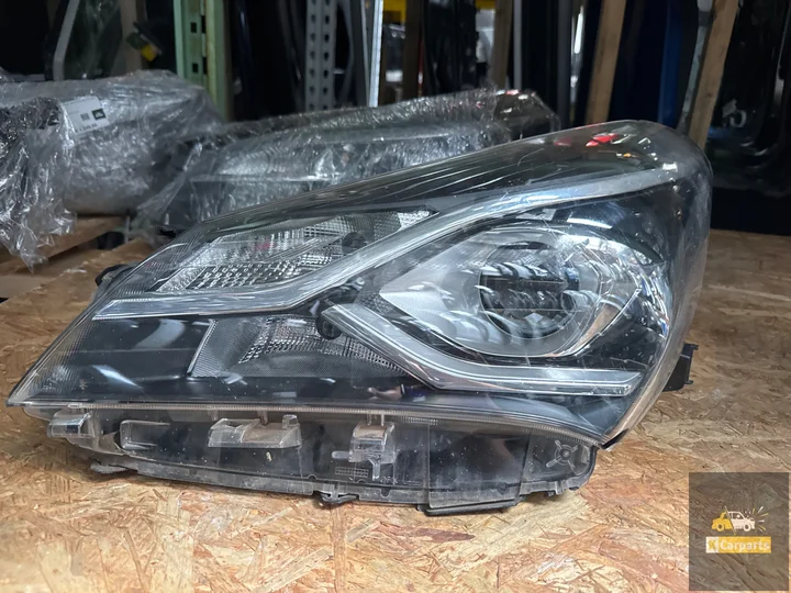 toyota-yaris-links-voor-koplamp-origineel-0d1970d200