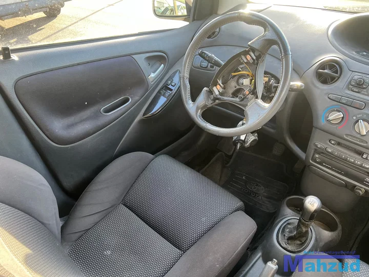 toyota-yaris-p1-dashboard-kast-delen-onderdelen — foto 3