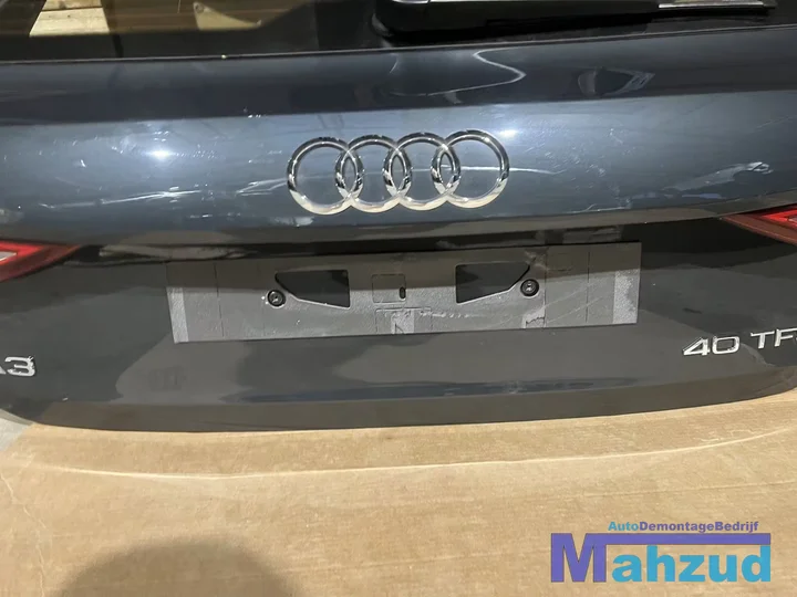 audi-a3-8y-sportback-hybrid-grijs-achterklep-2019 — foto 4