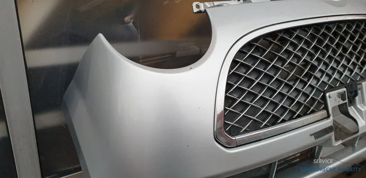voorbumper-grille-daihatsu-trevis-s28-zilver-metallic-bumper-voor-compleet — foto 7