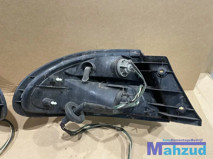 mazda-323-f-5-achterlicht-rechts-links-1994-1998 — foto 5