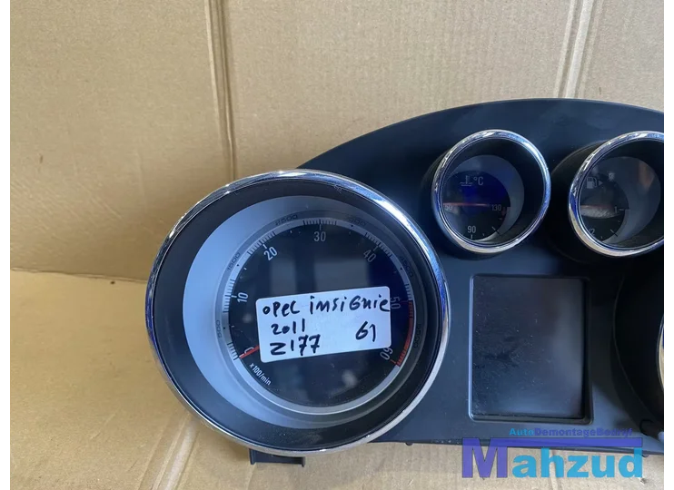 opel-insignia-a-teller-kilometer-365903926-achd-engels