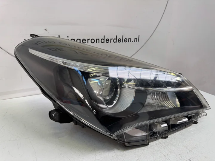toyota-yaris-iii-facelift-hybird-koplamp-rechts — foto 3