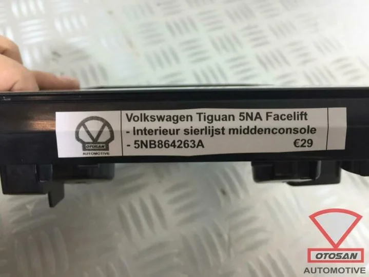 vw-tiguan-5na-2017-sierlijst-middenconsole-5nb864263a — foto 2