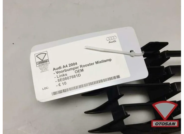 Audi A4 2005 Voorbumper Rooster Links Nieuw! 8E0807681D