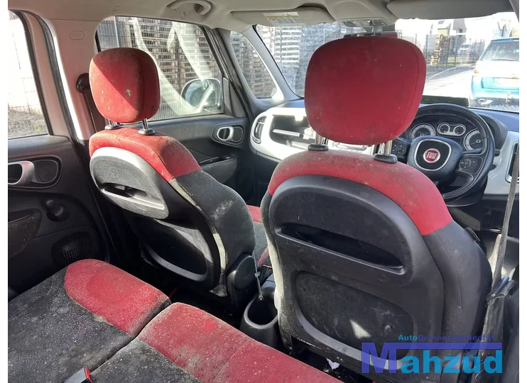 fiat-500l-wit-rood-zwart-interieur-2012