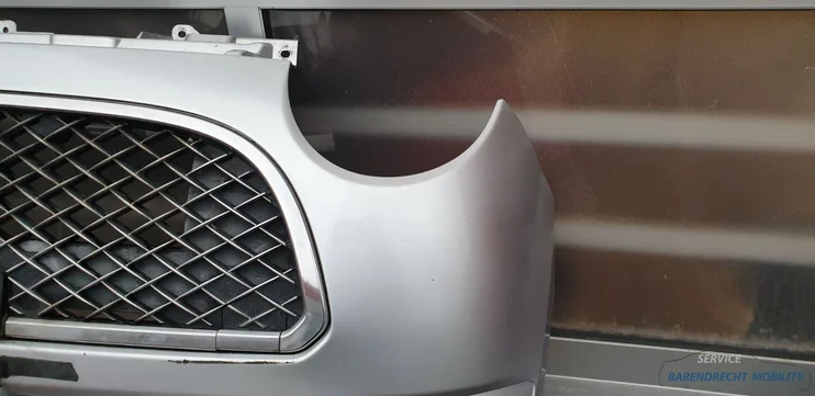 voorbumper-grille-daihatsu-trevis-s28-zilver-metallic-bumper-voor-compleet — foto 4